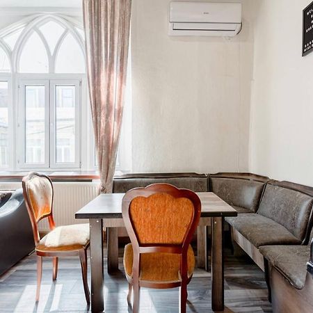 Central Location King Size Bed Tbilisi Eksteriør billede