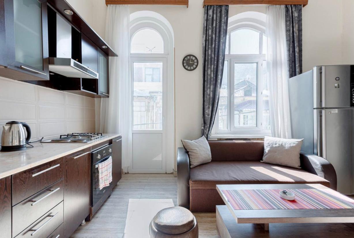 Central Location King Size Bed Tbilisi Eksteriør billede