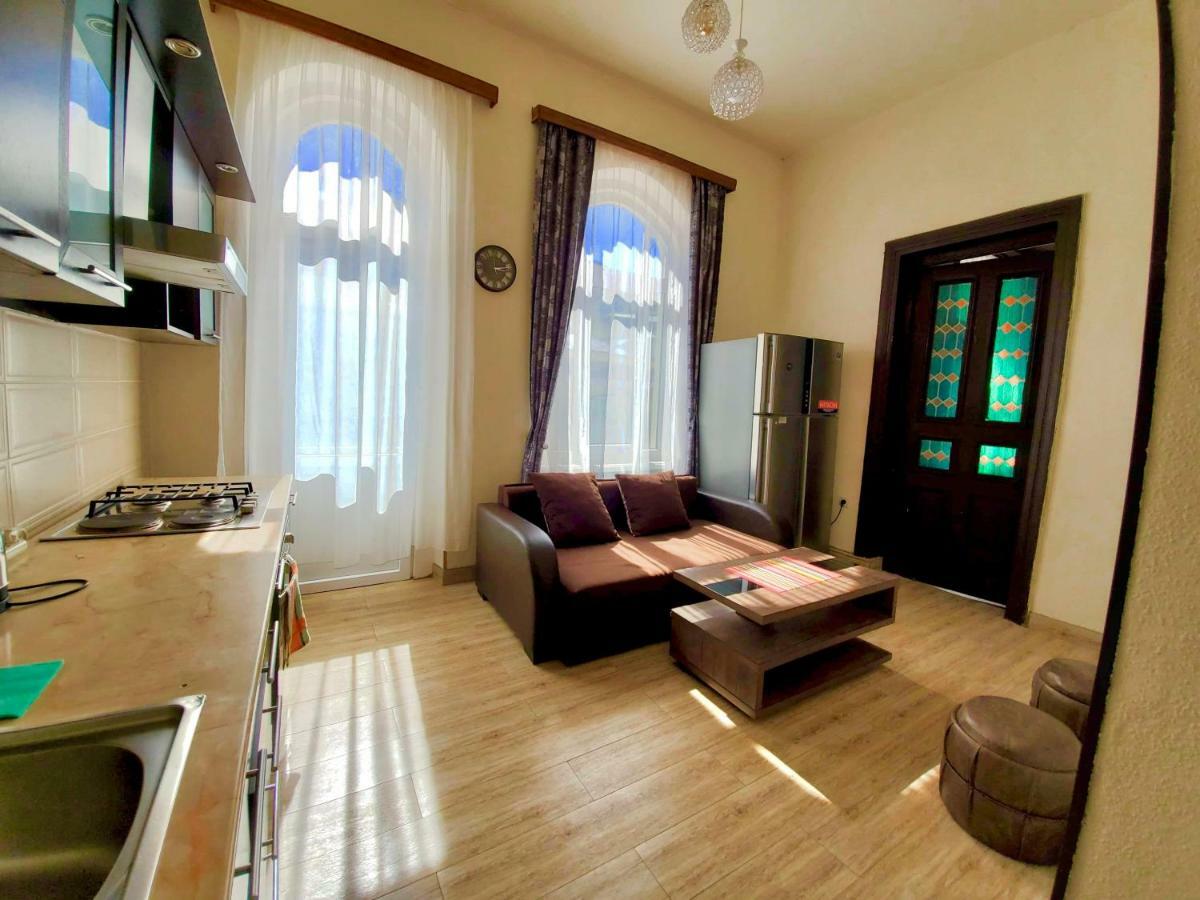 Central Location King Size Bed Tbilisi Eksteriør billede
